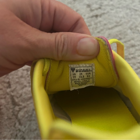 Vizari Liga Turf Soccer Cleats Shoes in Pink/Yellow Youth Girls Size 1 - Picture 8 of 9